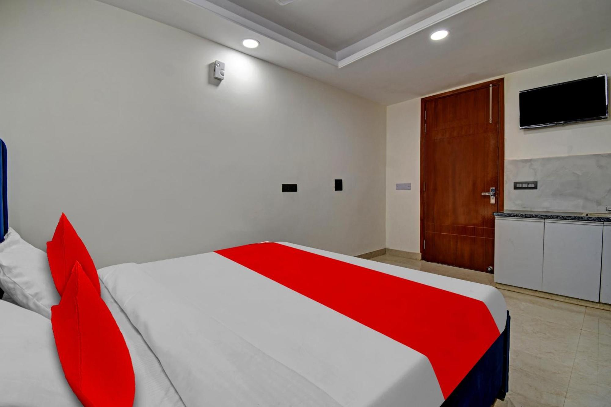 Hotel O Sai Kripa Stay Нью-Дели Экстерьер фото